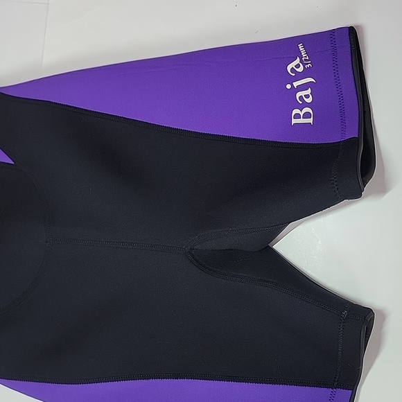 Dolphin Womens Shorty Wetsuit/ 12. - Picture 8 of 9